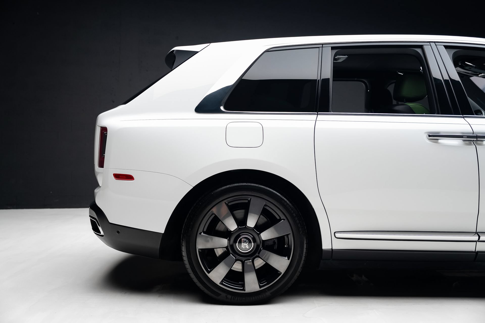 Used 2024 Rolls-Royce Cullinan w/ Cullinan Package AWD/4WD image 38