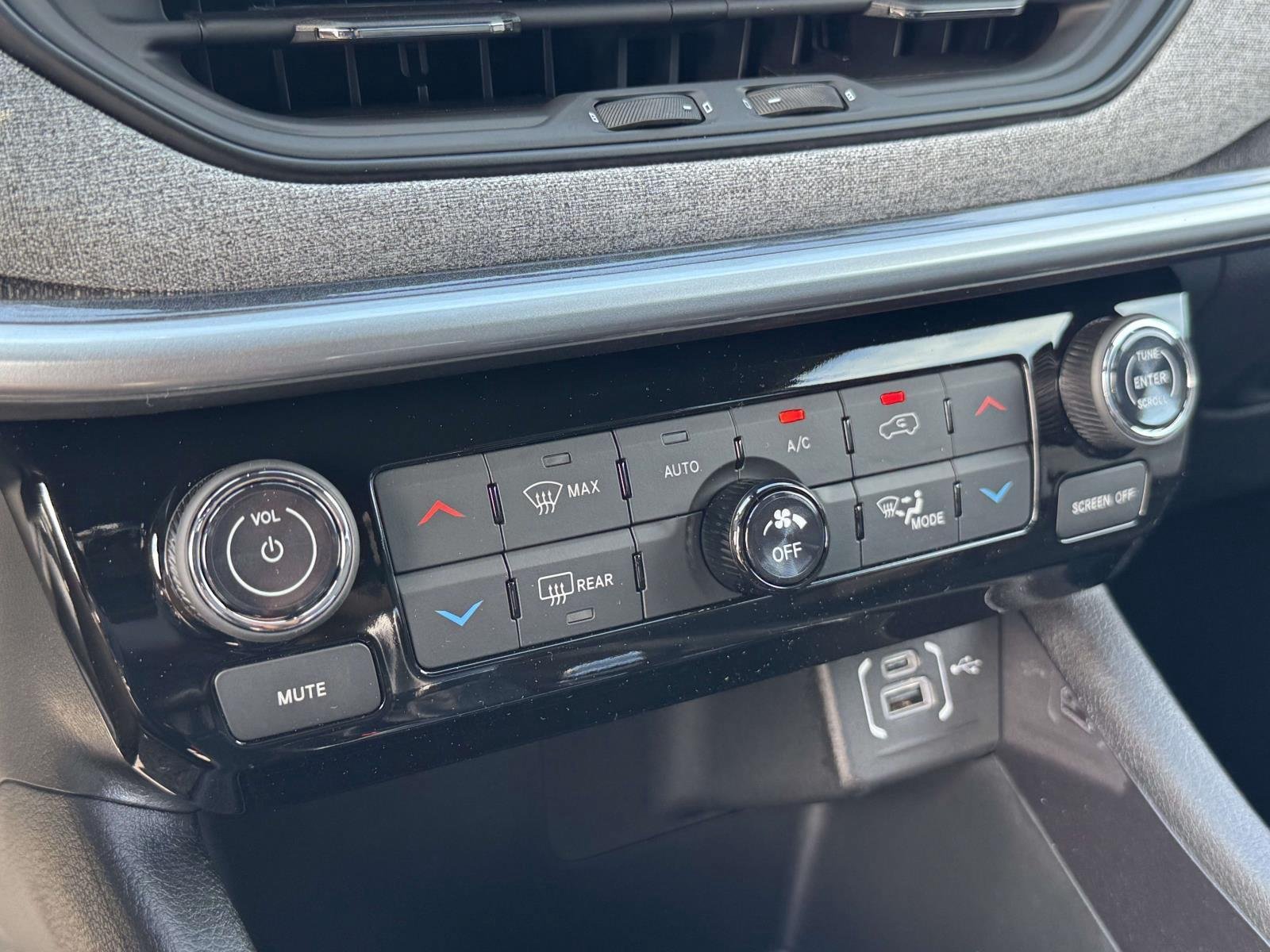 New 2026 Jeep Compass Latitude AWD/4WD image 5