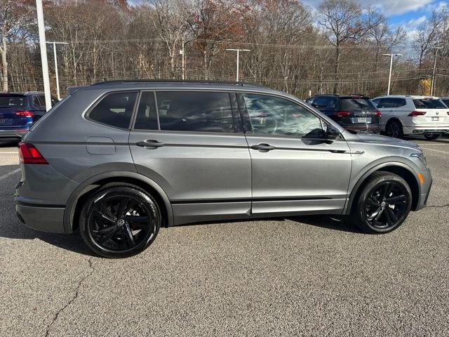 Certified 2024 Volkswagen Tiguan SE R-Line image 10