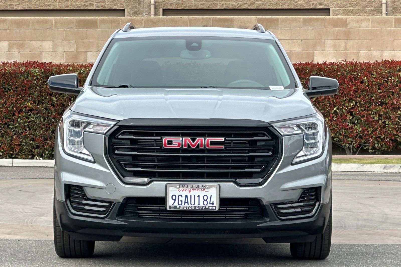 Certified 2023 GMC Terrain SLE w/ Driver Convenience Package image 9