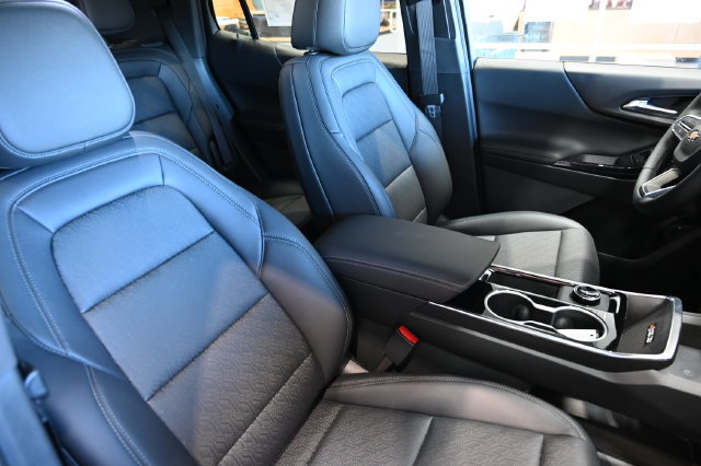 New 2027 Chevrolet Equinox LT w/ Convenience Package II AWD/4WD image 8