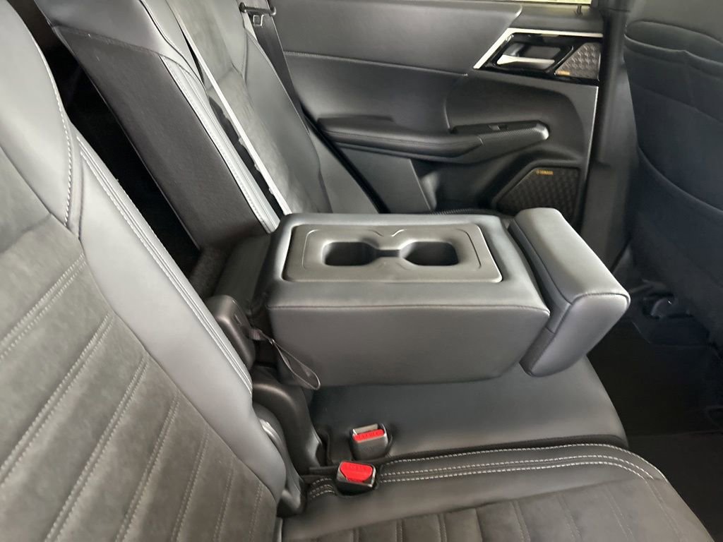 New 2025 Mitsubishi Outlander SE image 28