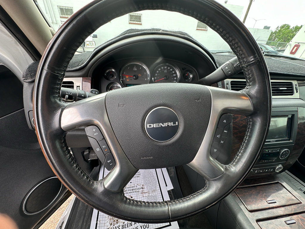 Used 2007 GMC Yukon XL Denali AWD/4WD image 11