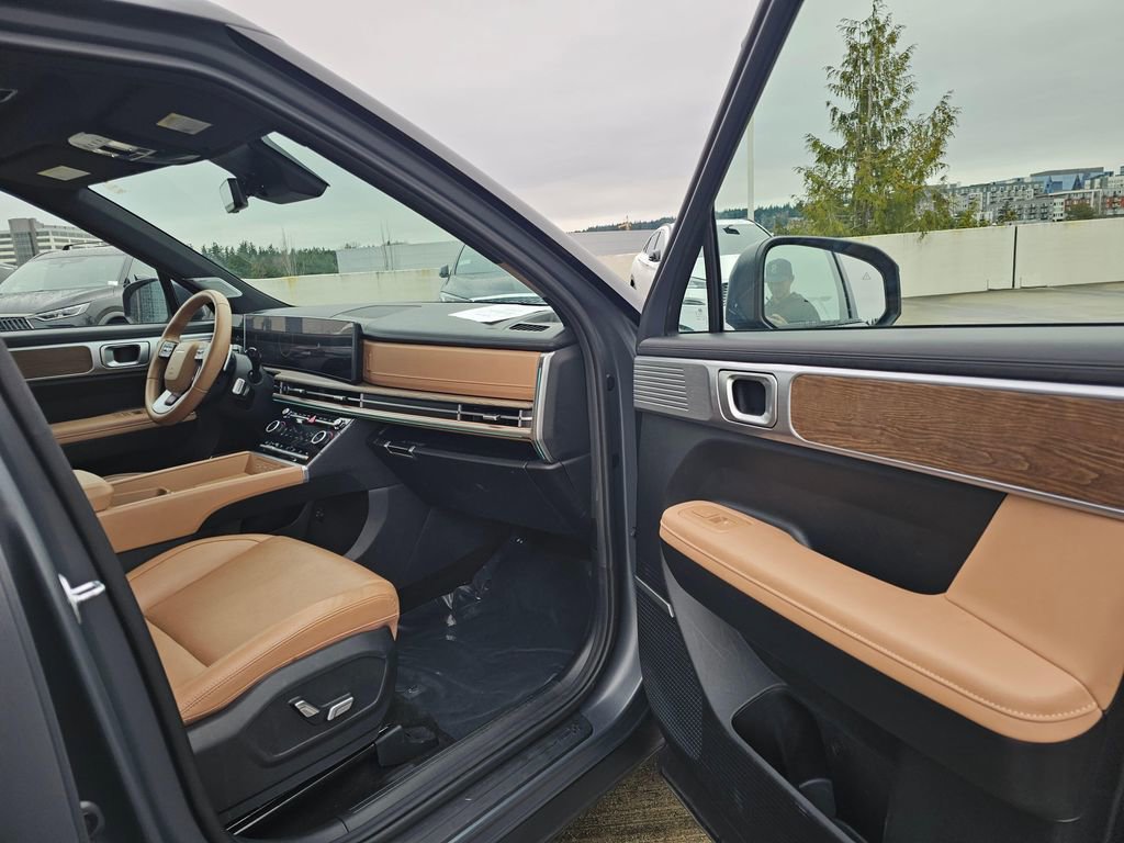 Used 2025 Hyundai Santa Fe Limited w/ Tow & Go Package image 12