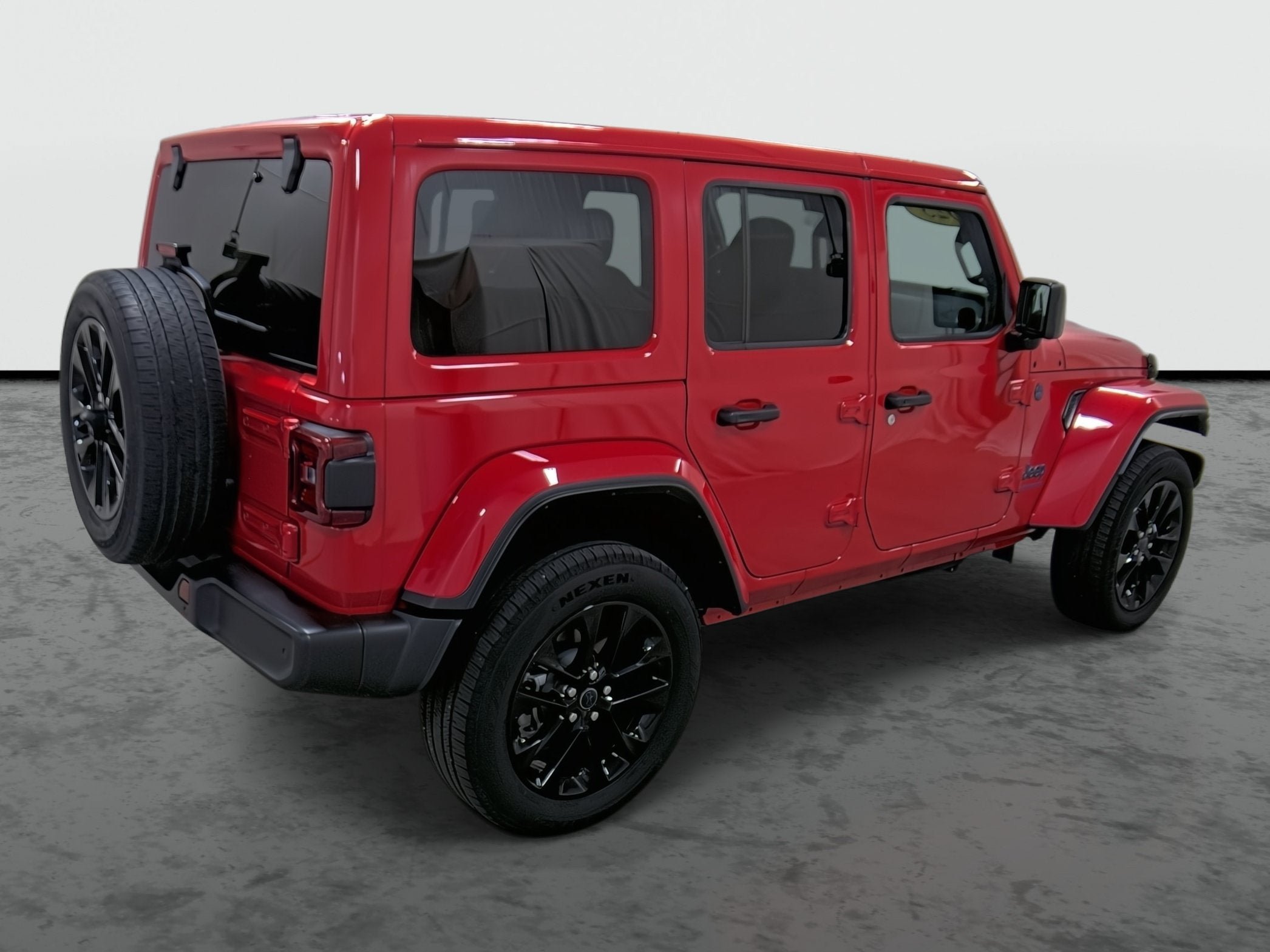 Used 2025 Jeep Wrangler Unlimited Sahara w/ Safety Group AWD/4WD image 4