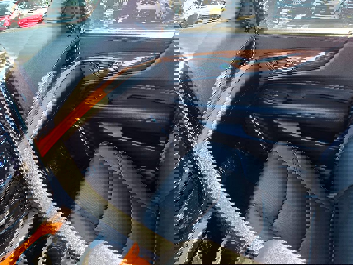 Used 2017 Cadillac Escalade Luxury image 39