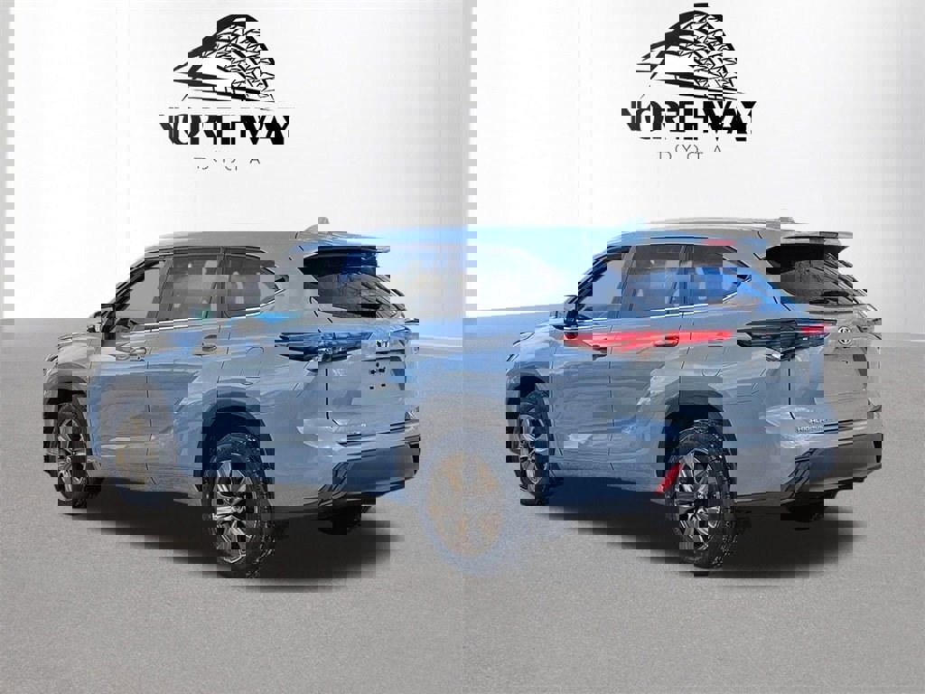 Certified 2023 Toyota Highlander Bronze Edition image 7