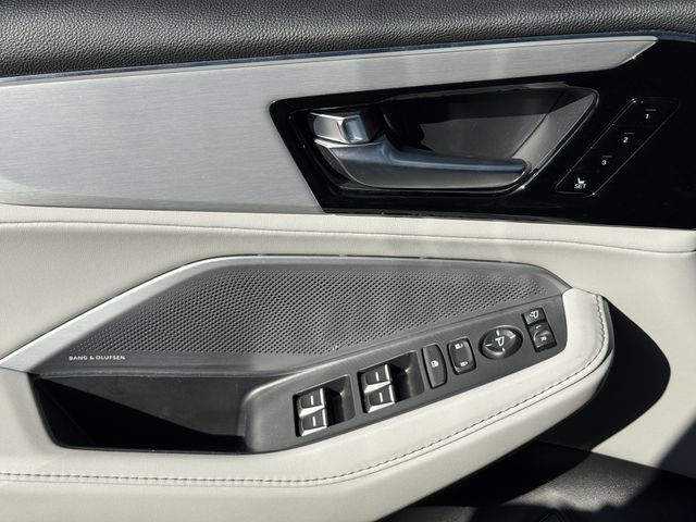 Used 2025 Acura MDX w/ Technology Package FWD image 23