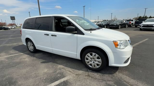 Used 2020 Dodge Grand Caravan SE w/ UConnect Hands-Free Group FWD image 2