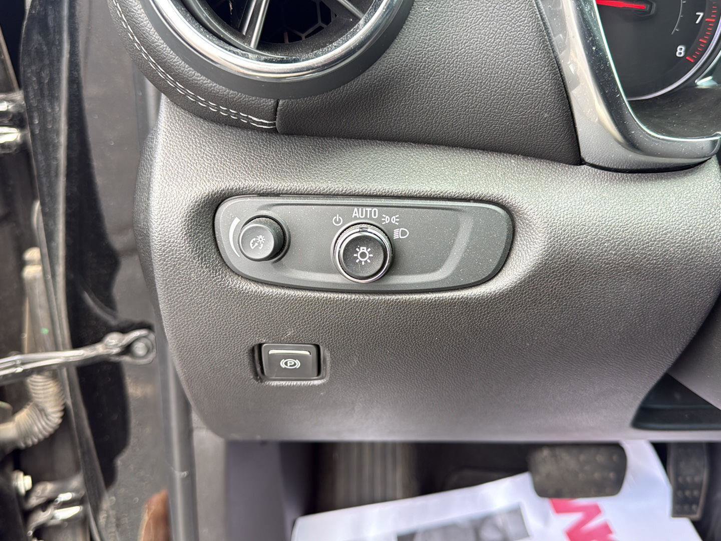 Used 2023 Chevrolet Blazer LT image 14