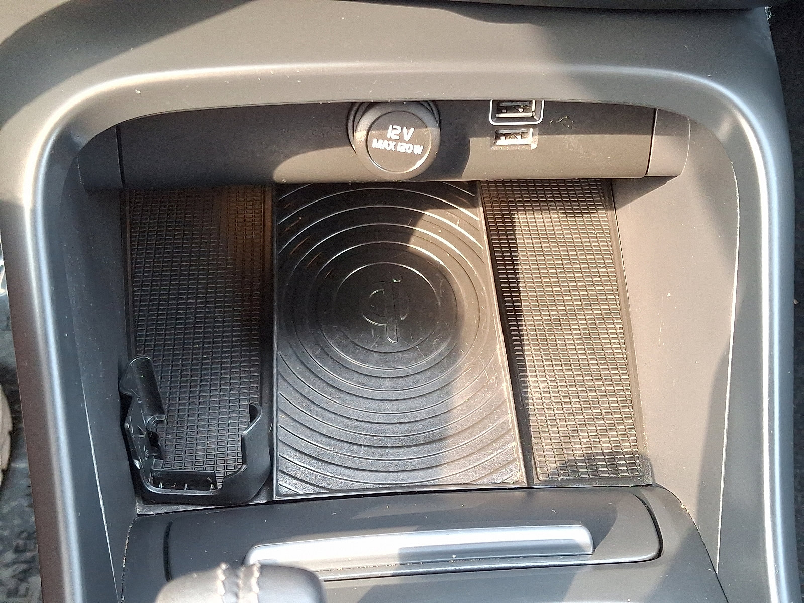 Used 2019 Volvo XC40 T5 Momentum image 27