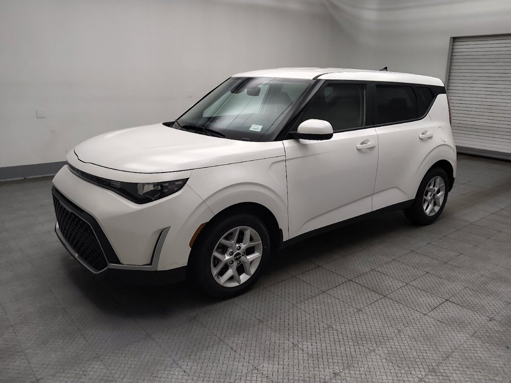 Used 2025 Kia Soul LX w/ LX Technology Package FWD image 2