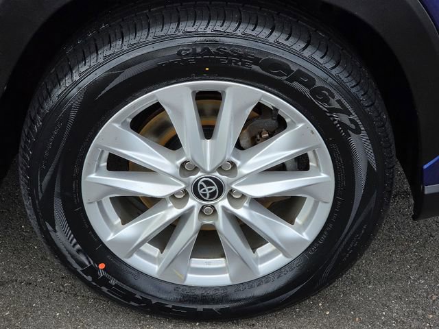 Used 2022 Toyota Corolla Cross LE AWD/4WD image 9