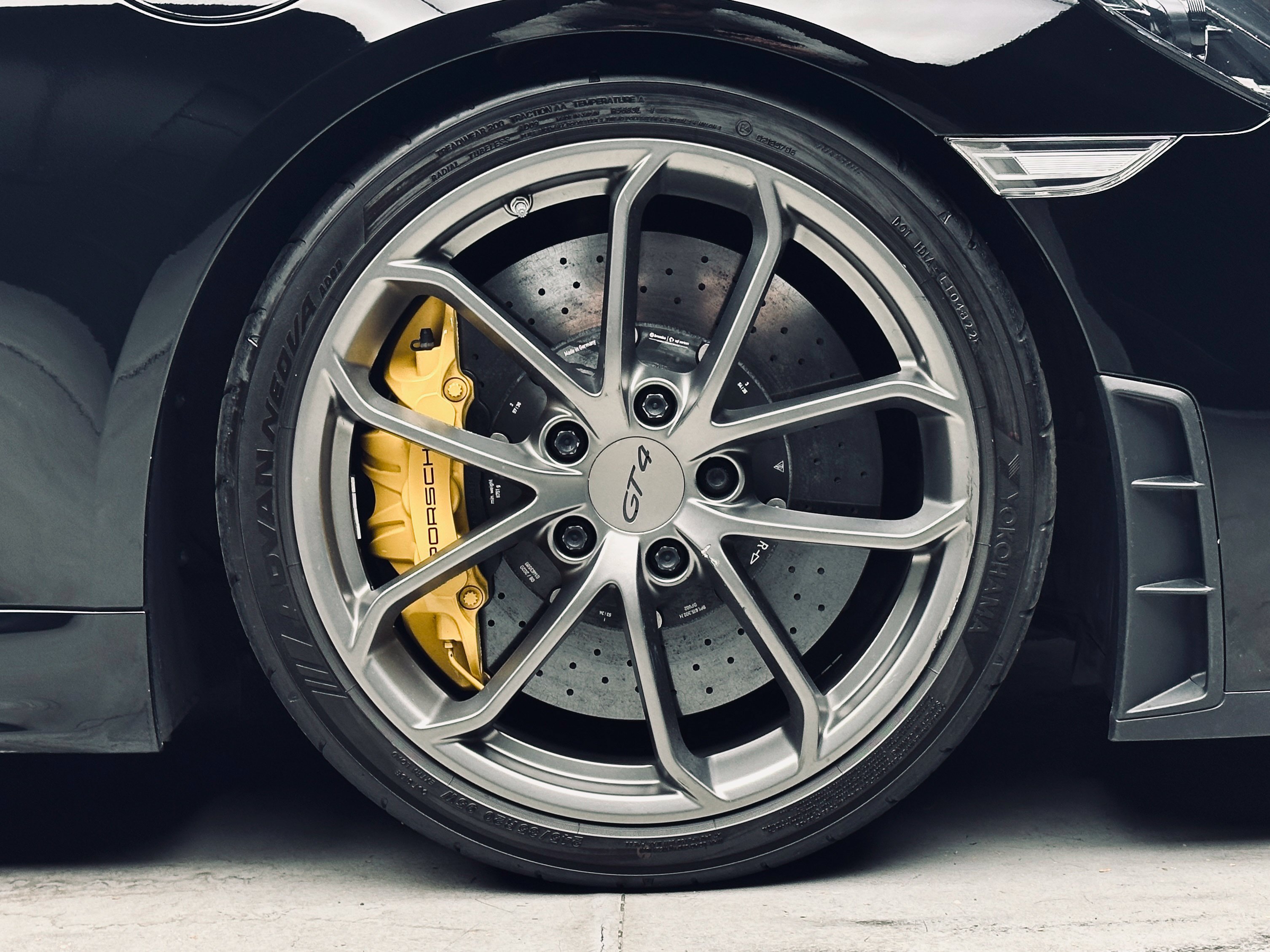 Used 2020 Porsche 718 Cayman GT4 RWD image 33