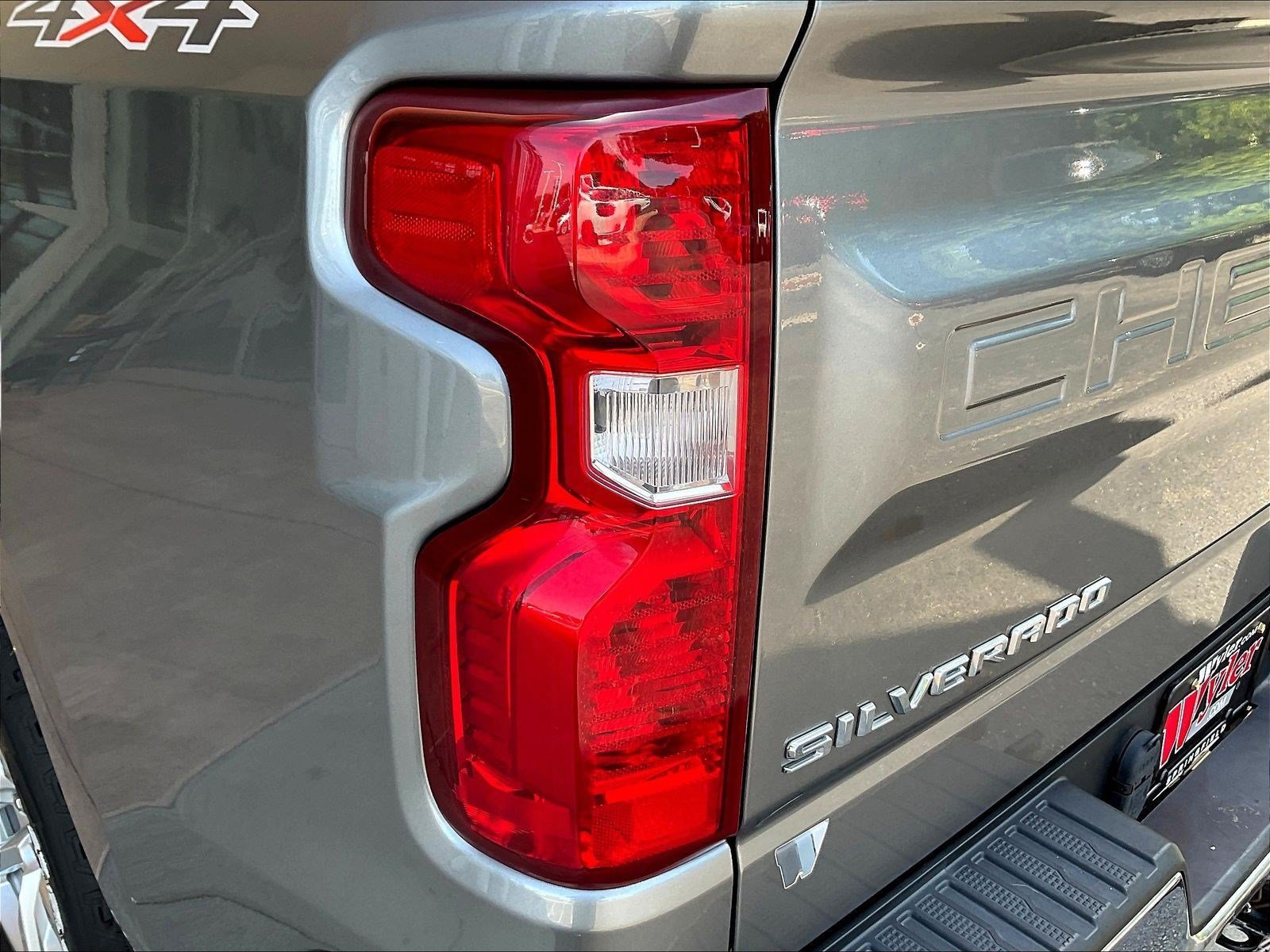 Used 2020 Chevrolet Silverado 1500 LT w/ All-Star Edition AWD/4WD image 23