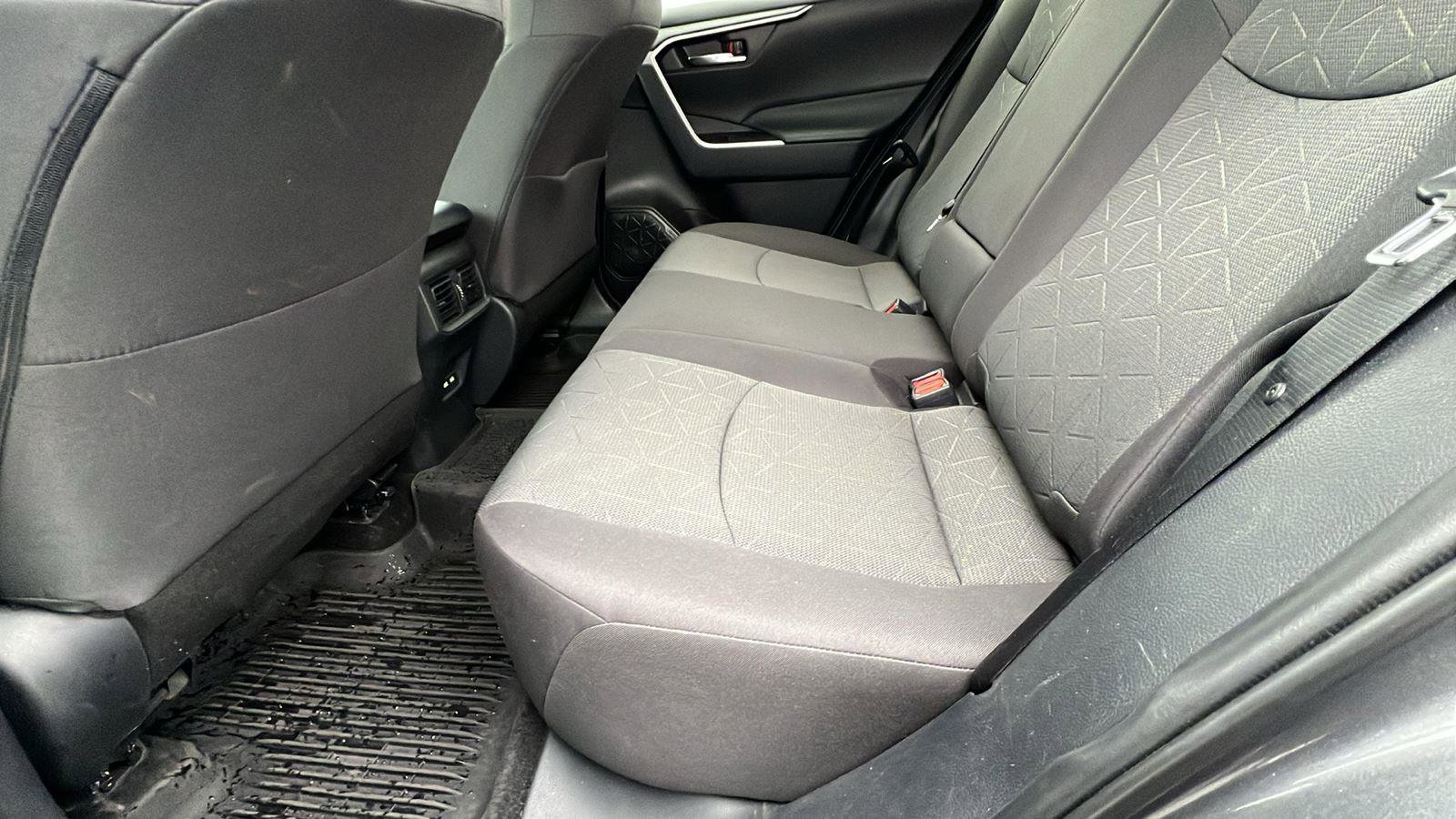 Used 2021 Toyota RAV4 XLE image 18