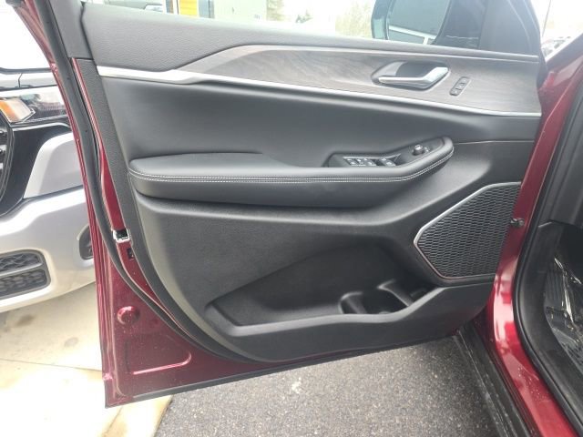 New 2026 Jeep Grand Cherokee Limited image 10