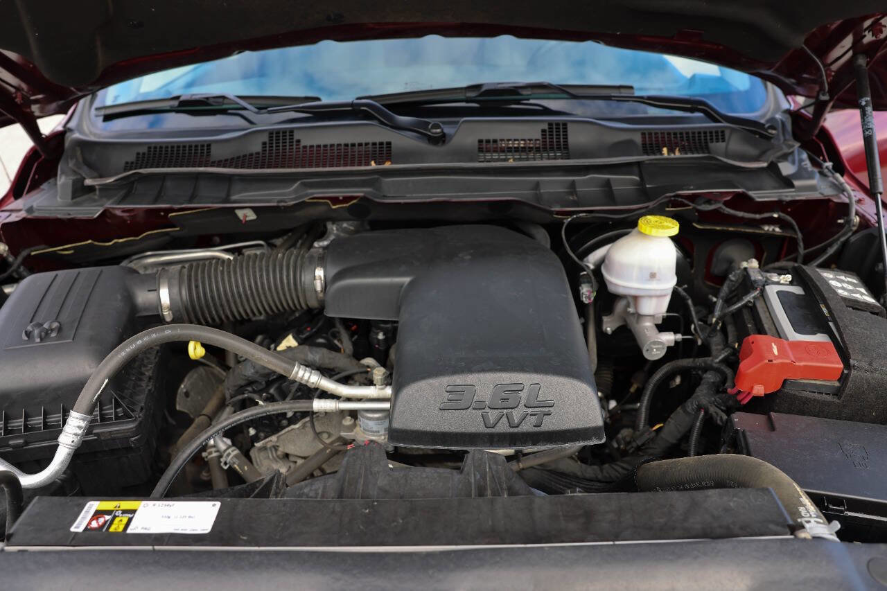 Used 2024 RAM 1500 Classic SLT AWD/4WD image 34