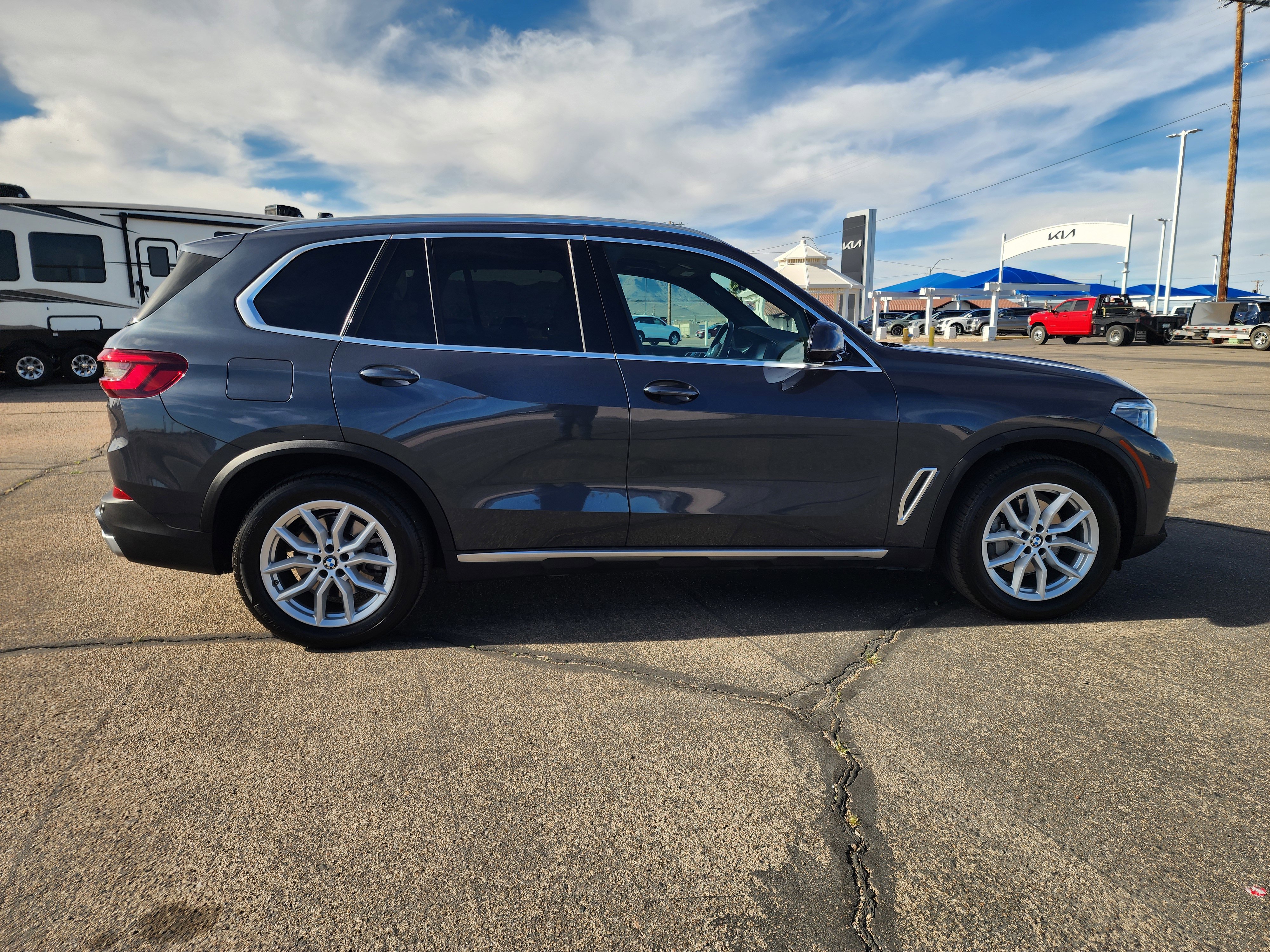 Used 2022 BMW X5 xDrive40i w/ Executive Package image 4