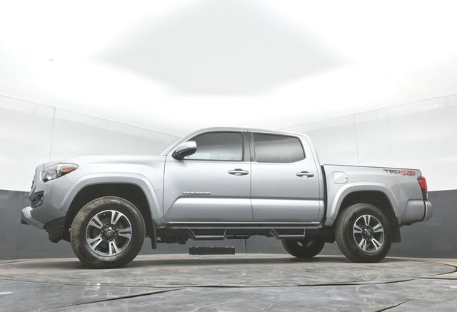 Used 2019 Toyota Tacoma TRD Sport AWD/4WD image 42