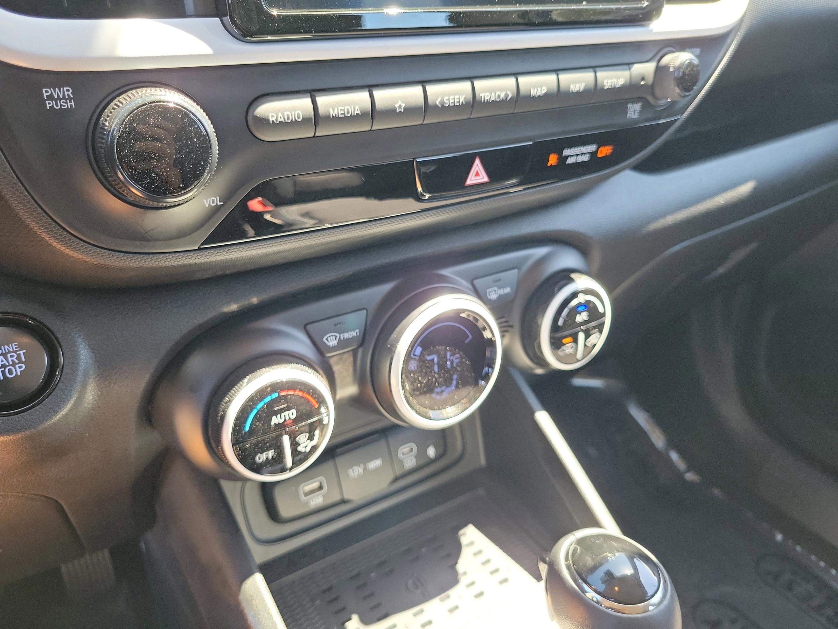 Certified 2023 Hyundai Venue Limited w/ Cargo Package image 19