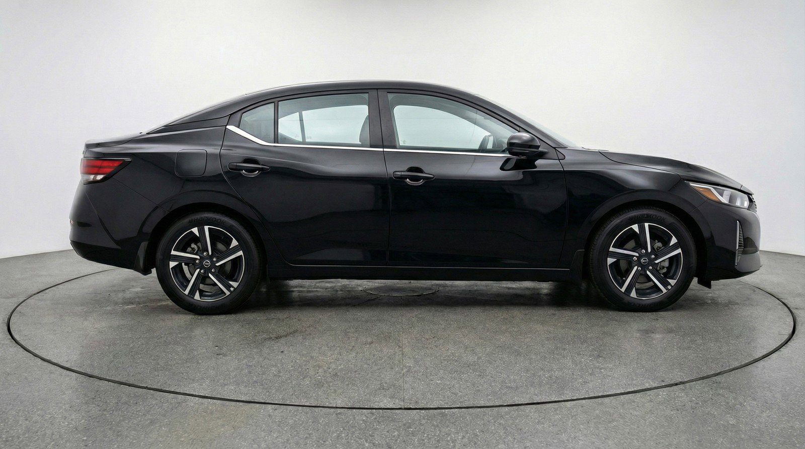Used 2025 Nissan Sentra SV FWD image 11