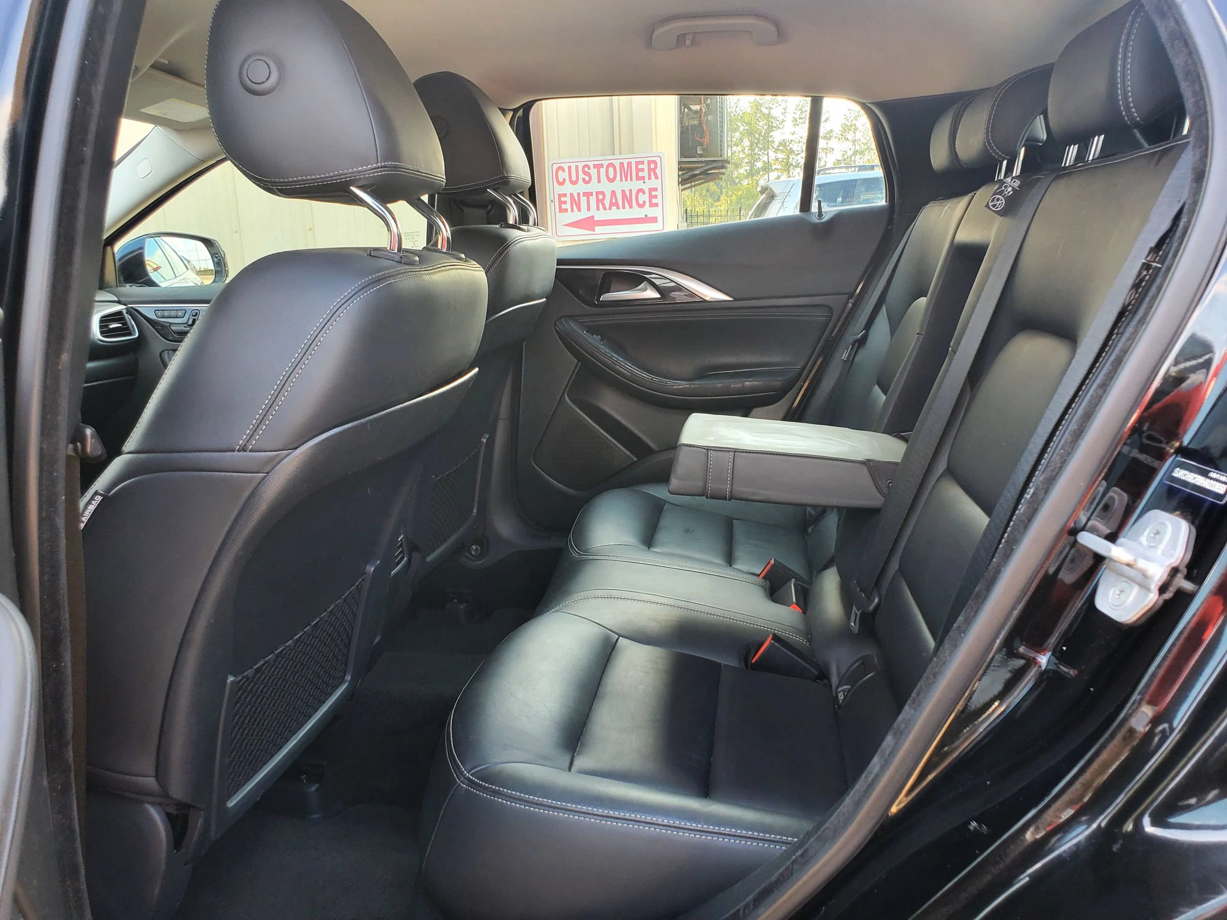Used 2017 INFINITI QX30 AWD image 26