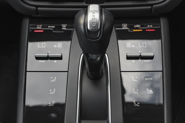 Used 2023 Porsche Macan Turbo image 18