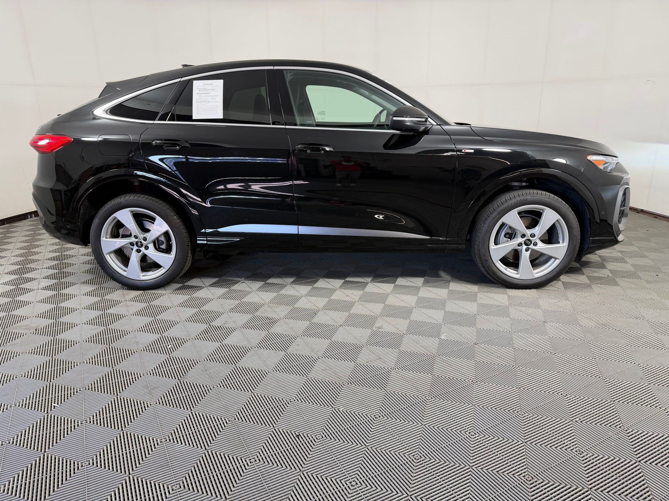 Certified 2025 Audi Q5 Premium Plus w/ Premium Plus AWD/4WD image 8