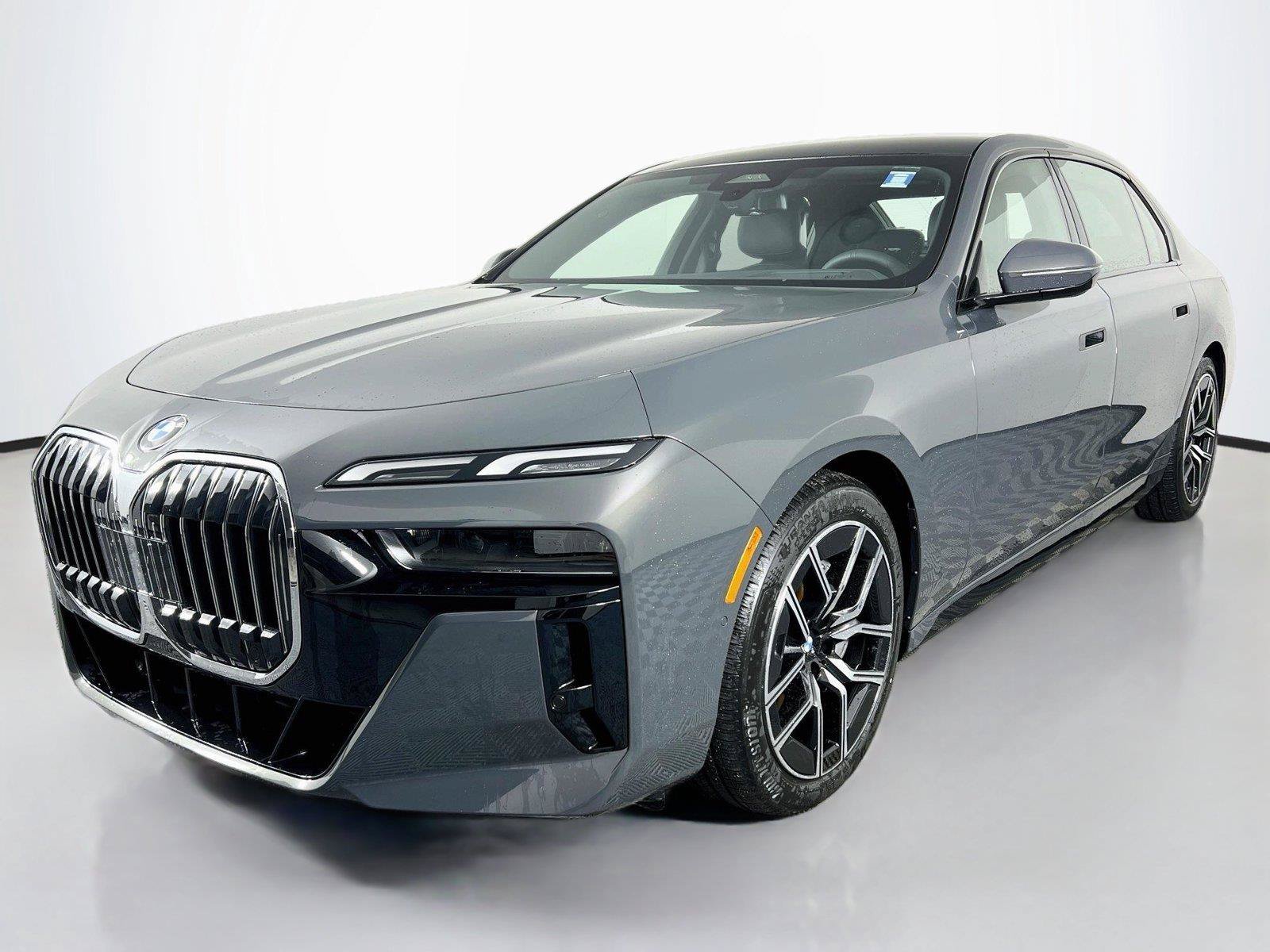 Used 2026 BMW 760i xDrive AWD/4WD image 2