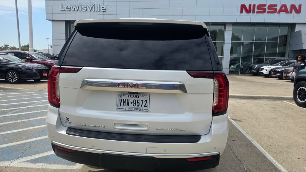 Used 2024 GMC Yukon XL Denali w/ Advanced Technology Package AWD/4WD image 3
