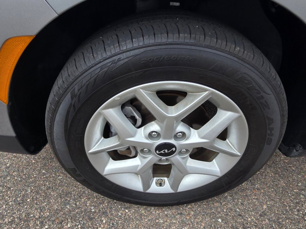 Used 2025 Kia Soul LX w/ LX Technology Package FWD image 10