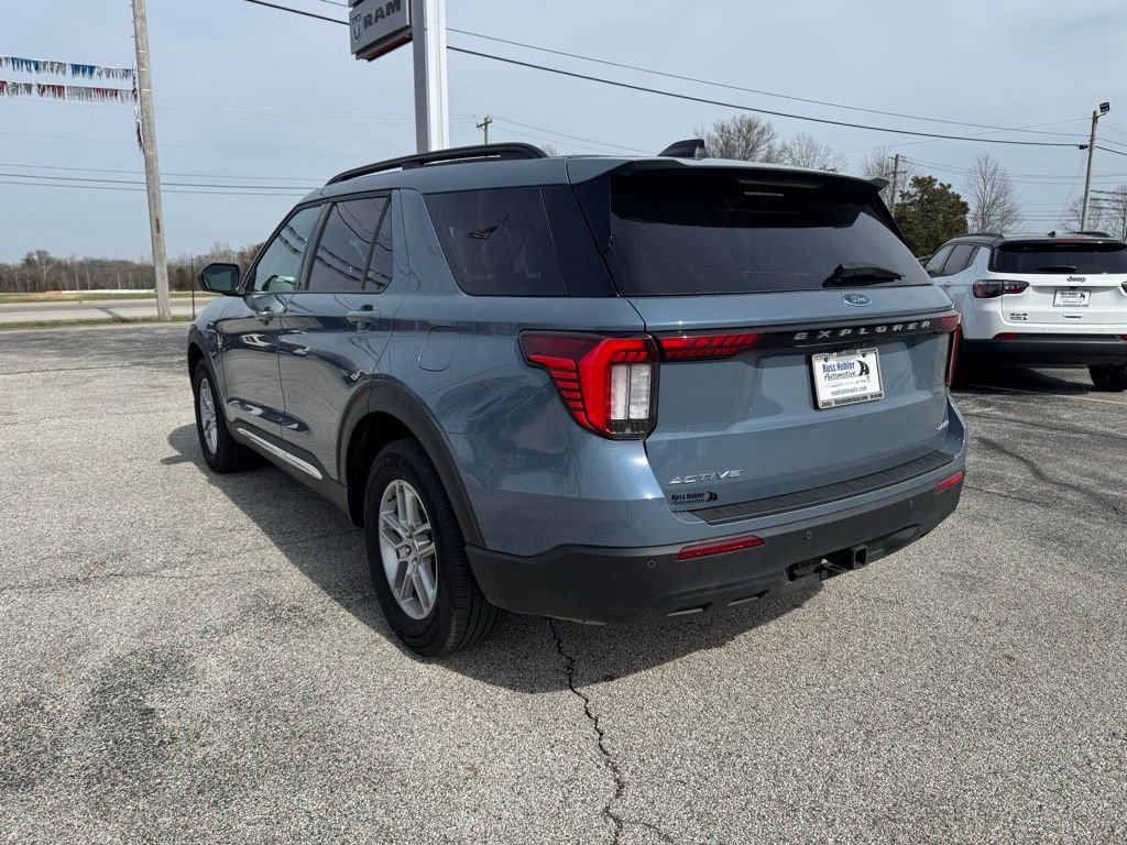 Used 2025 Ford Explorer Active image 3