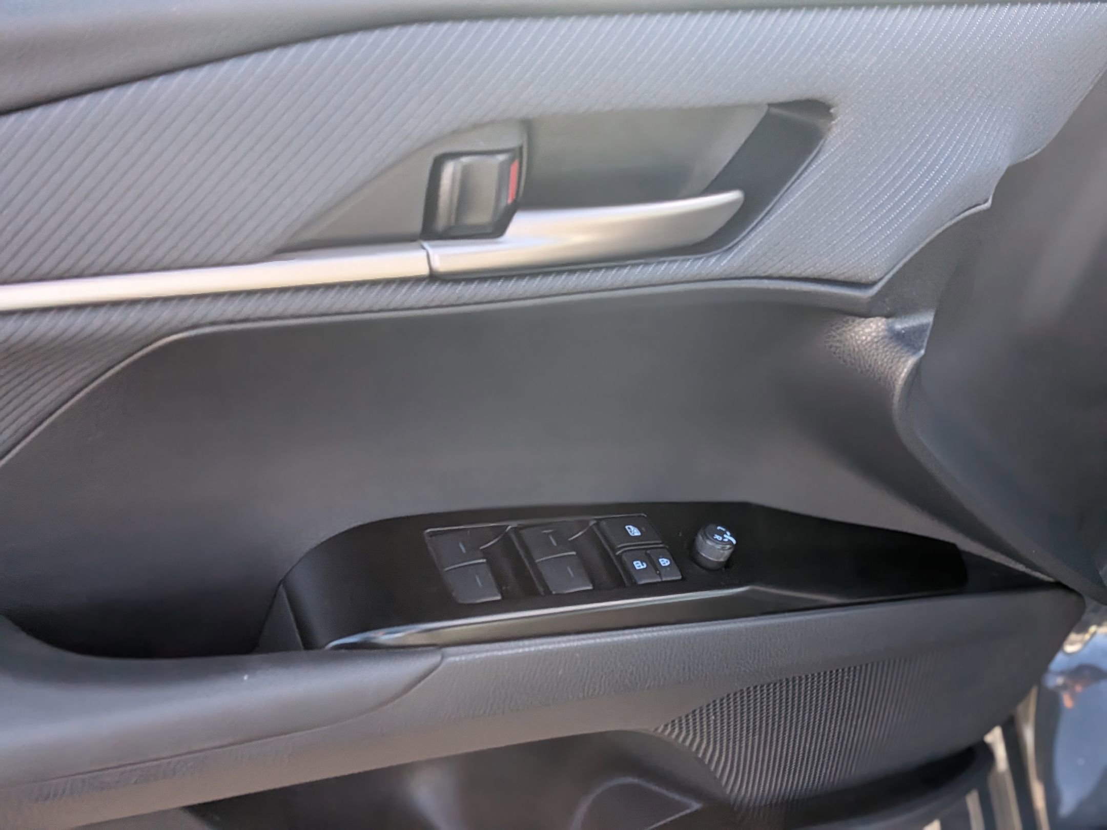 Used 2025 Toyota Camry SE image 15