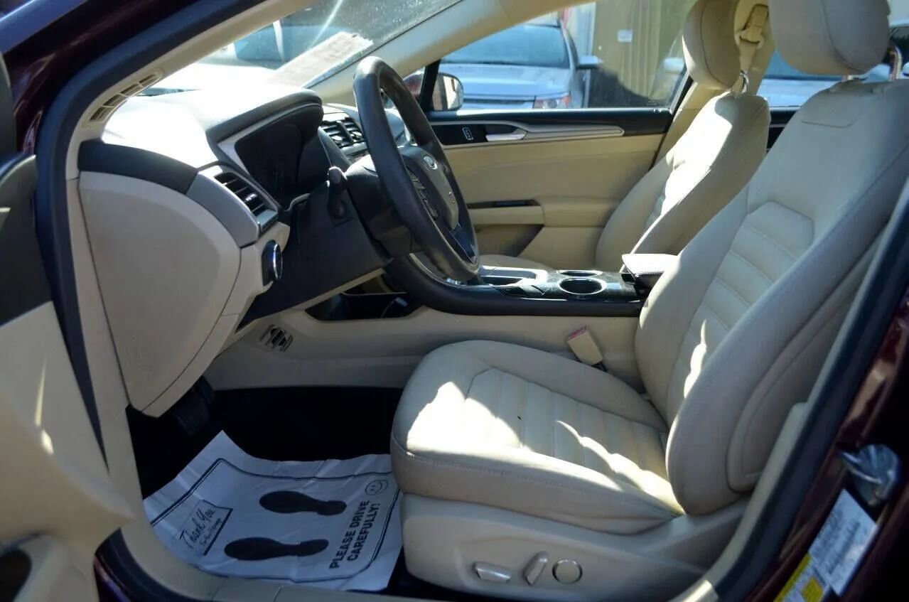 Used 2013 Ford Fusion SE image 25