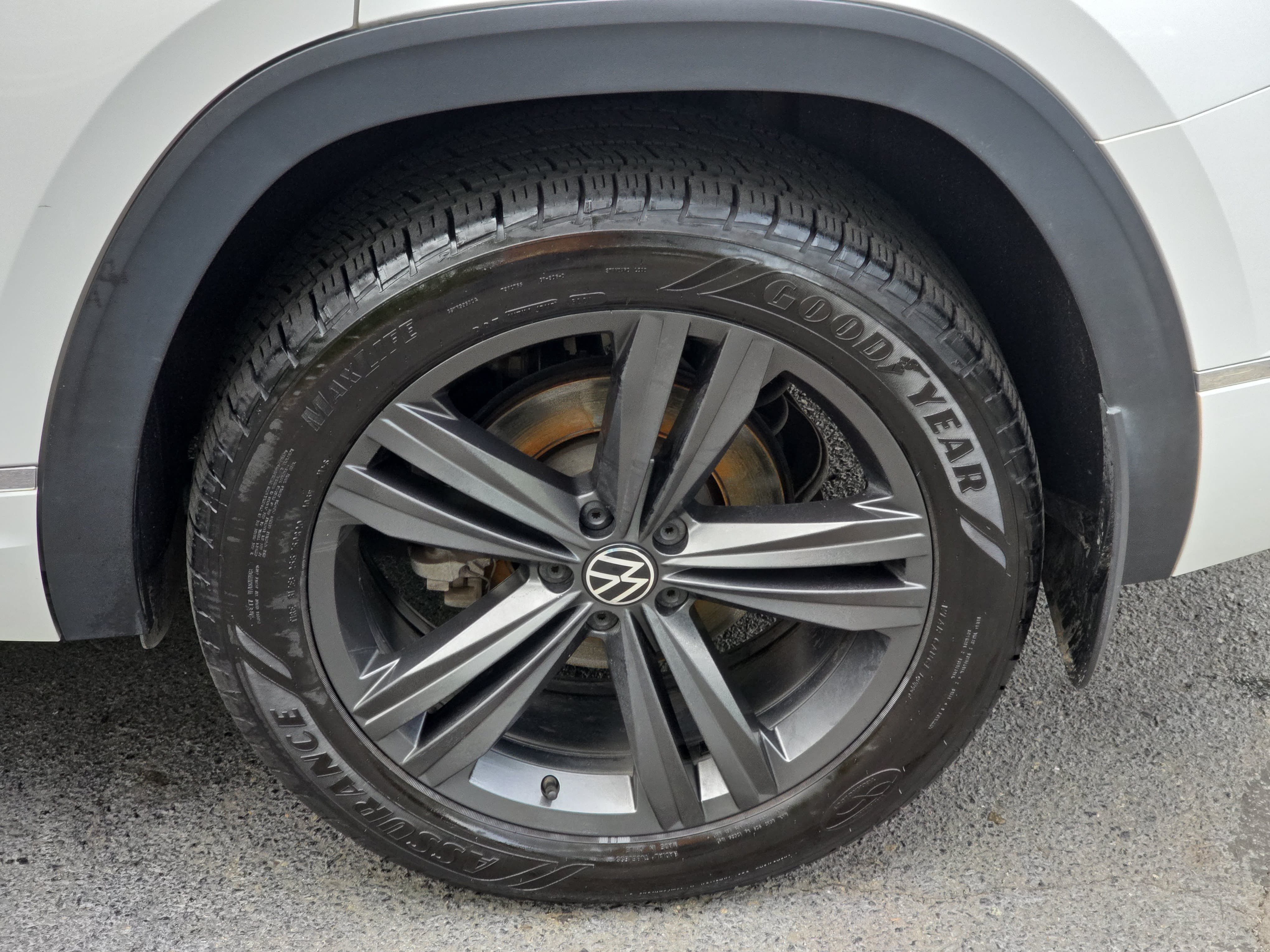 Used 2022 Volkswagen Atlas SEL R-Line AWD/4WD image 35