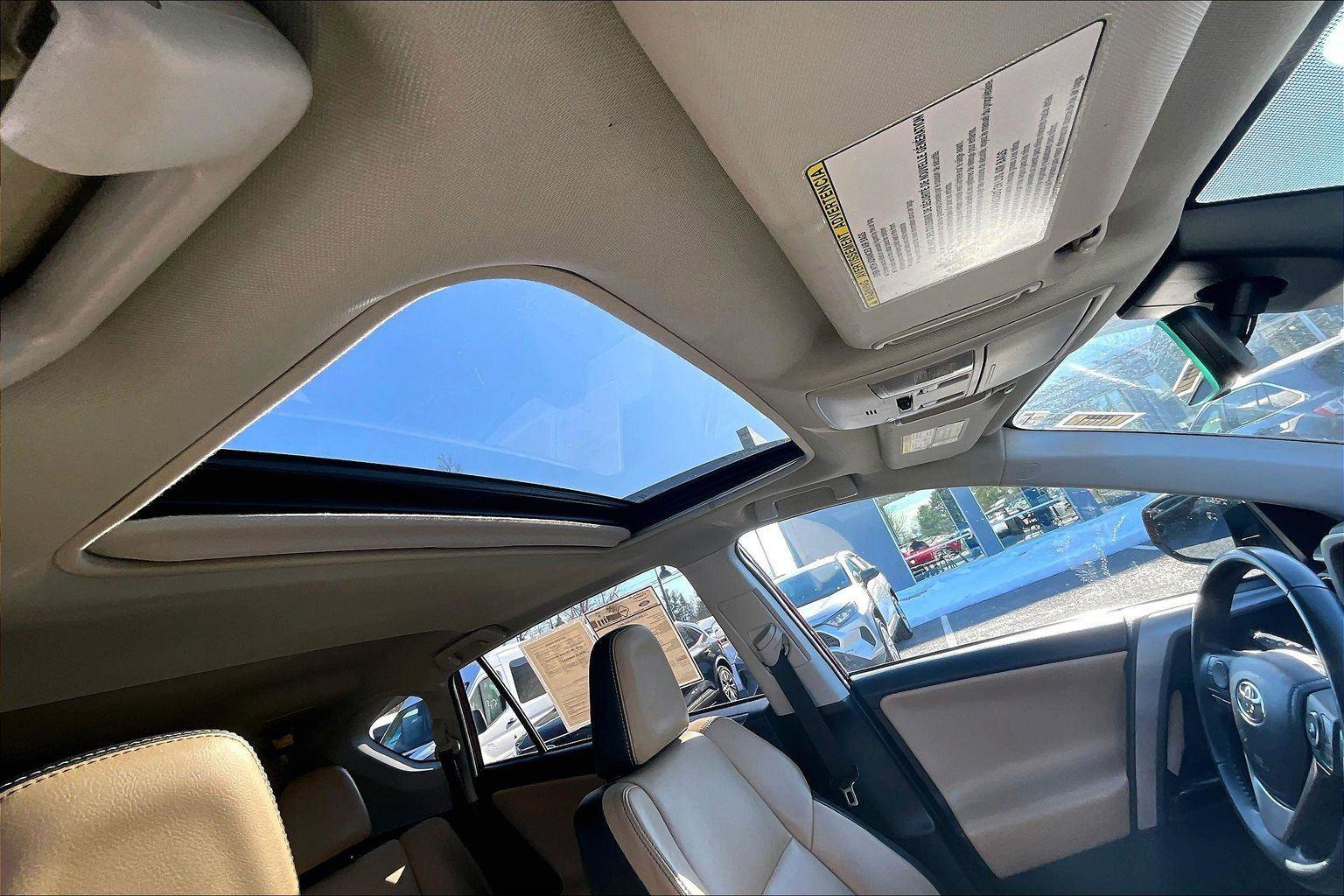 Used 2018 Toyota RAV4 Limited image 15