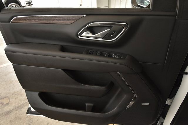 Used 2024 Chevrolet Suburban High Country AWD/4WD image 12