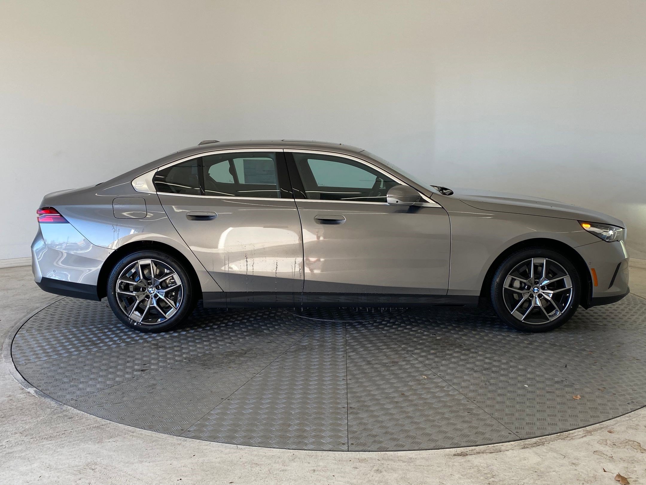 New 2026 BMW 530i xDrive w/ Premium Package image 7