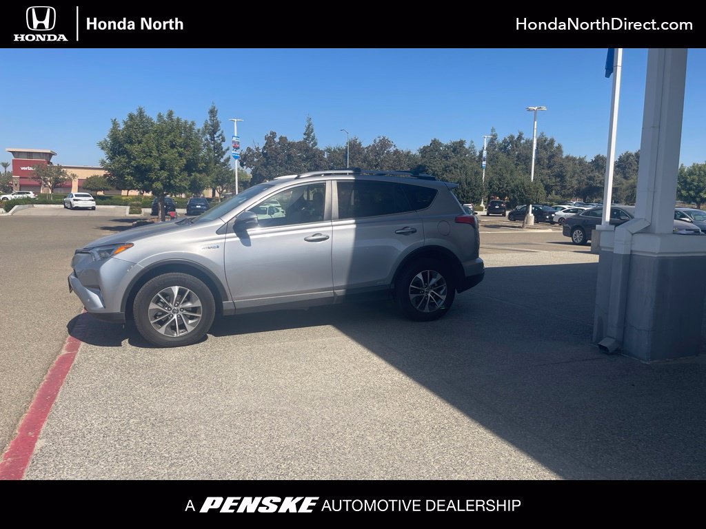 Used 2017 Toyota RAV4 XLE w/ Convenience Package AWD/4WD image 1