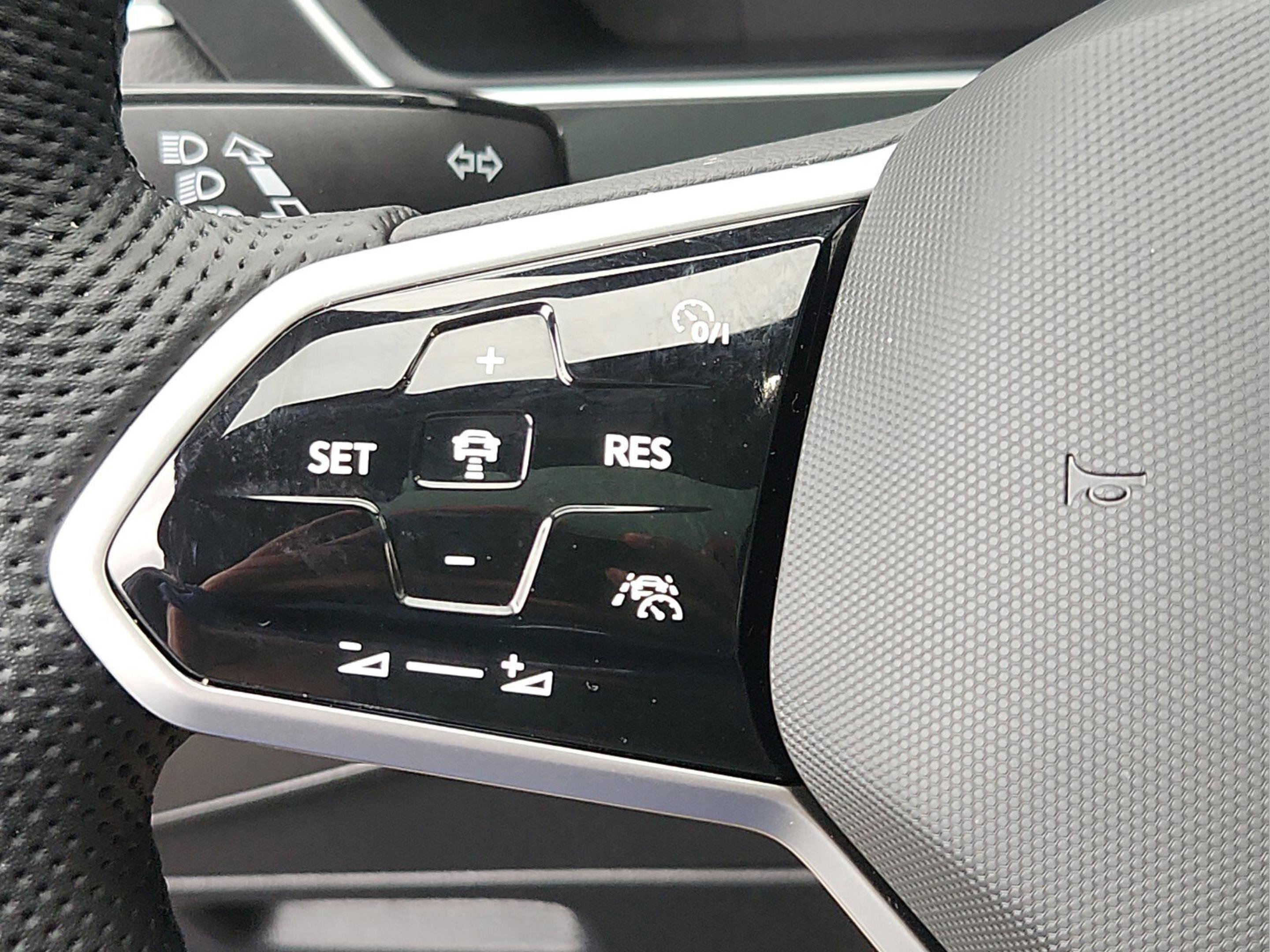 Used 2024 Volkswagen Tiguan SEL R-Line image 24