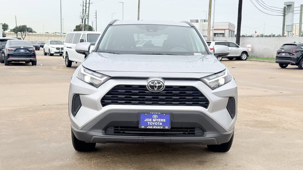 Used 2025 Toyota RAV4 XLE FWD image 3