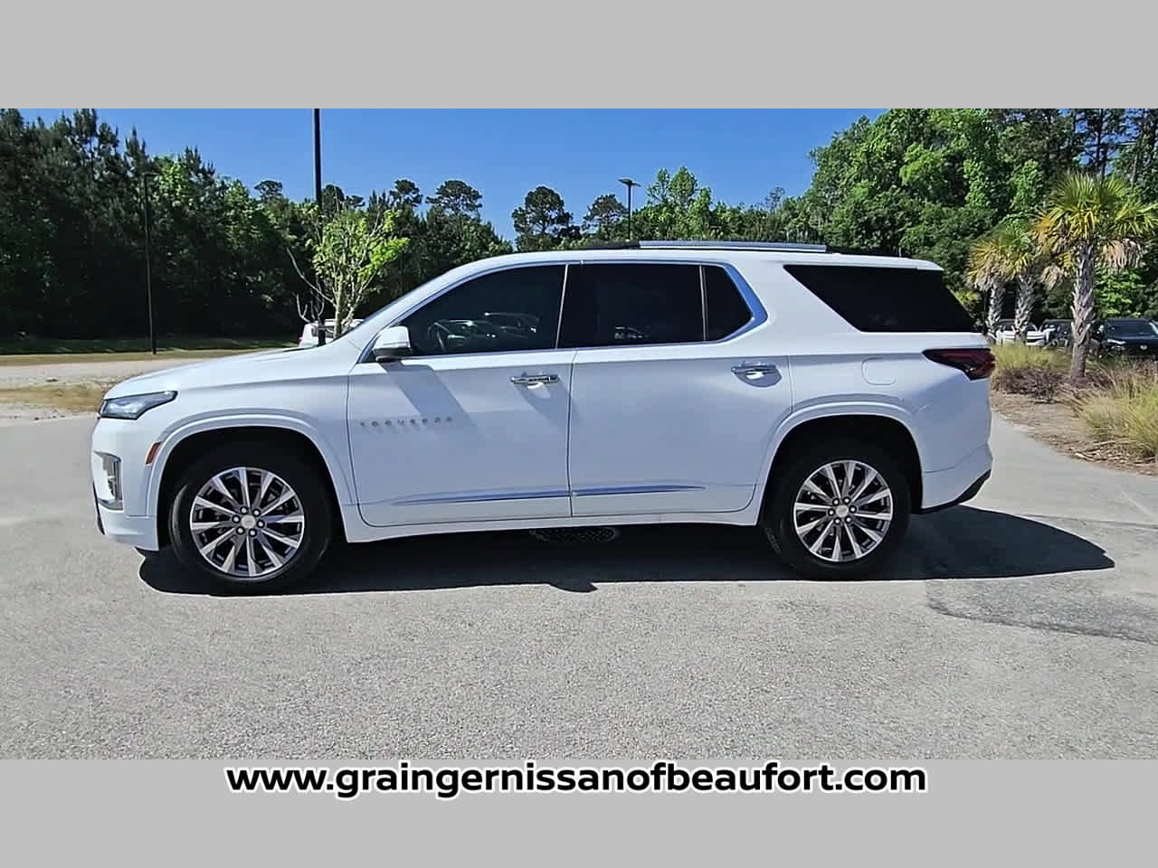 Used 2023 Chevrolet Traverse Premier FWD image 25