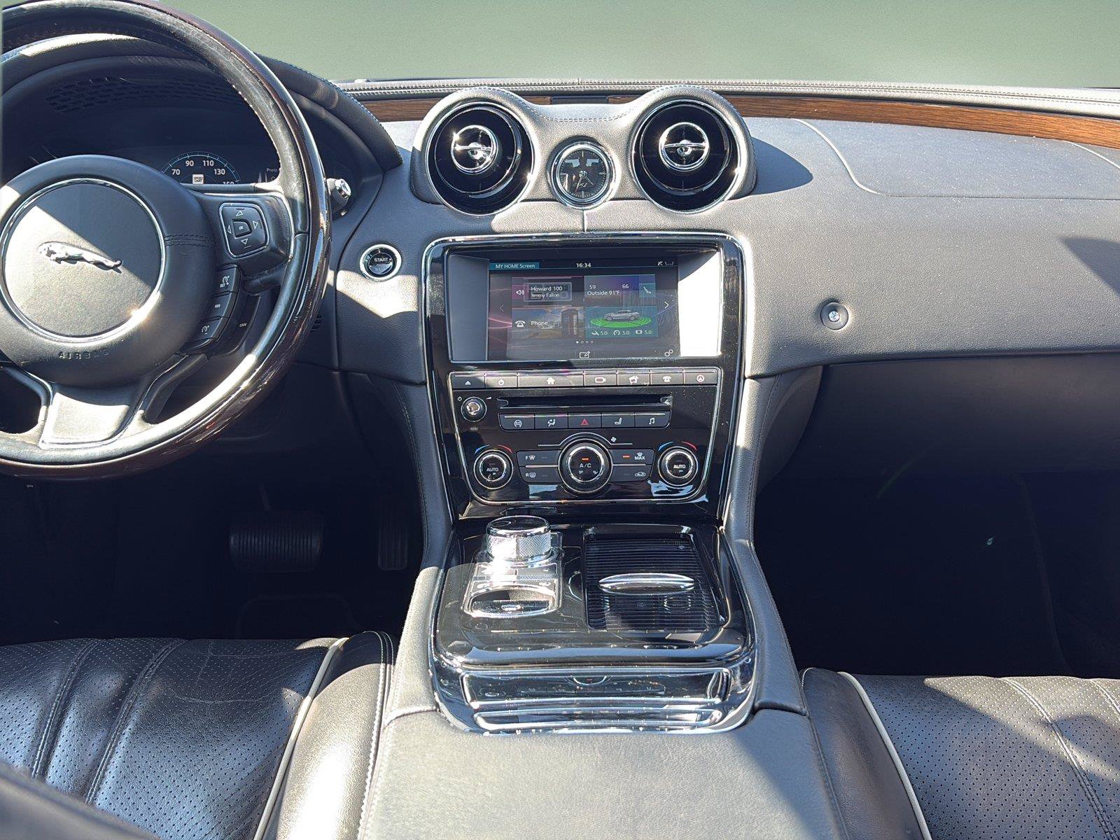 Used 2016 Jaguar XJ Supercharged RWD image 10