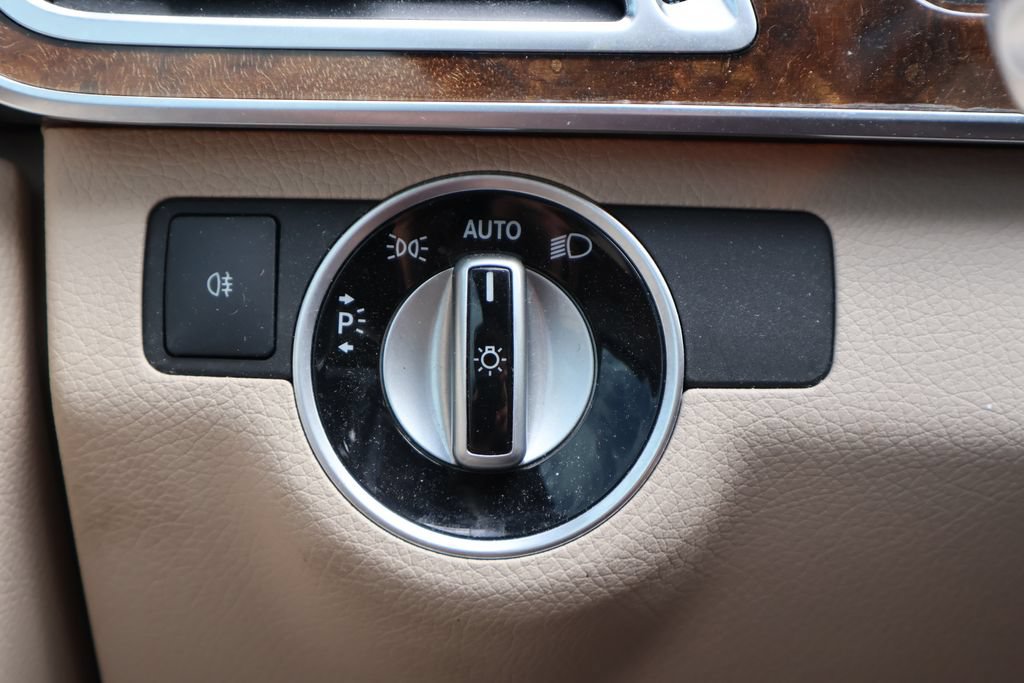 Used 2016 Mercedes-Benz E 350 4MATIC Sedan image 13