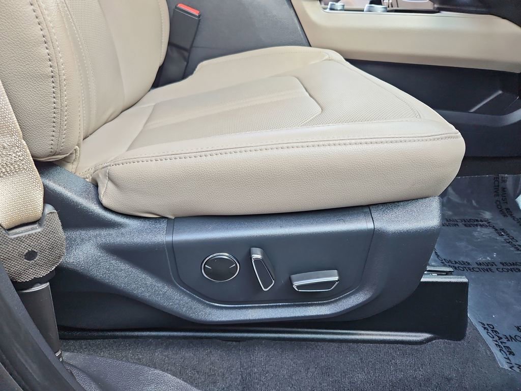 Used 2024 Ford Expedition Limited image 27