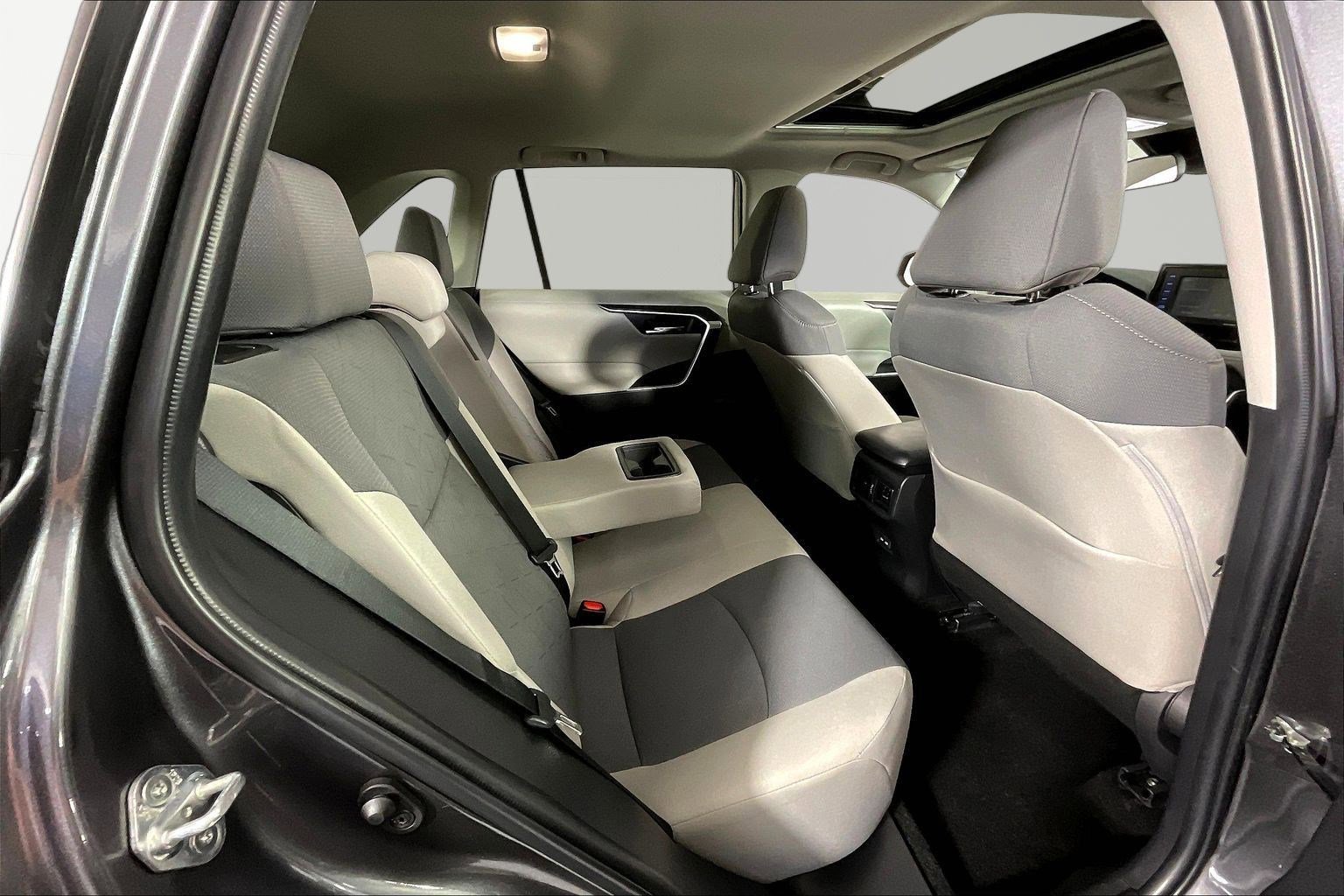 Used 2022 Toyota RAV4 XLE w/ Convenience Package image 25