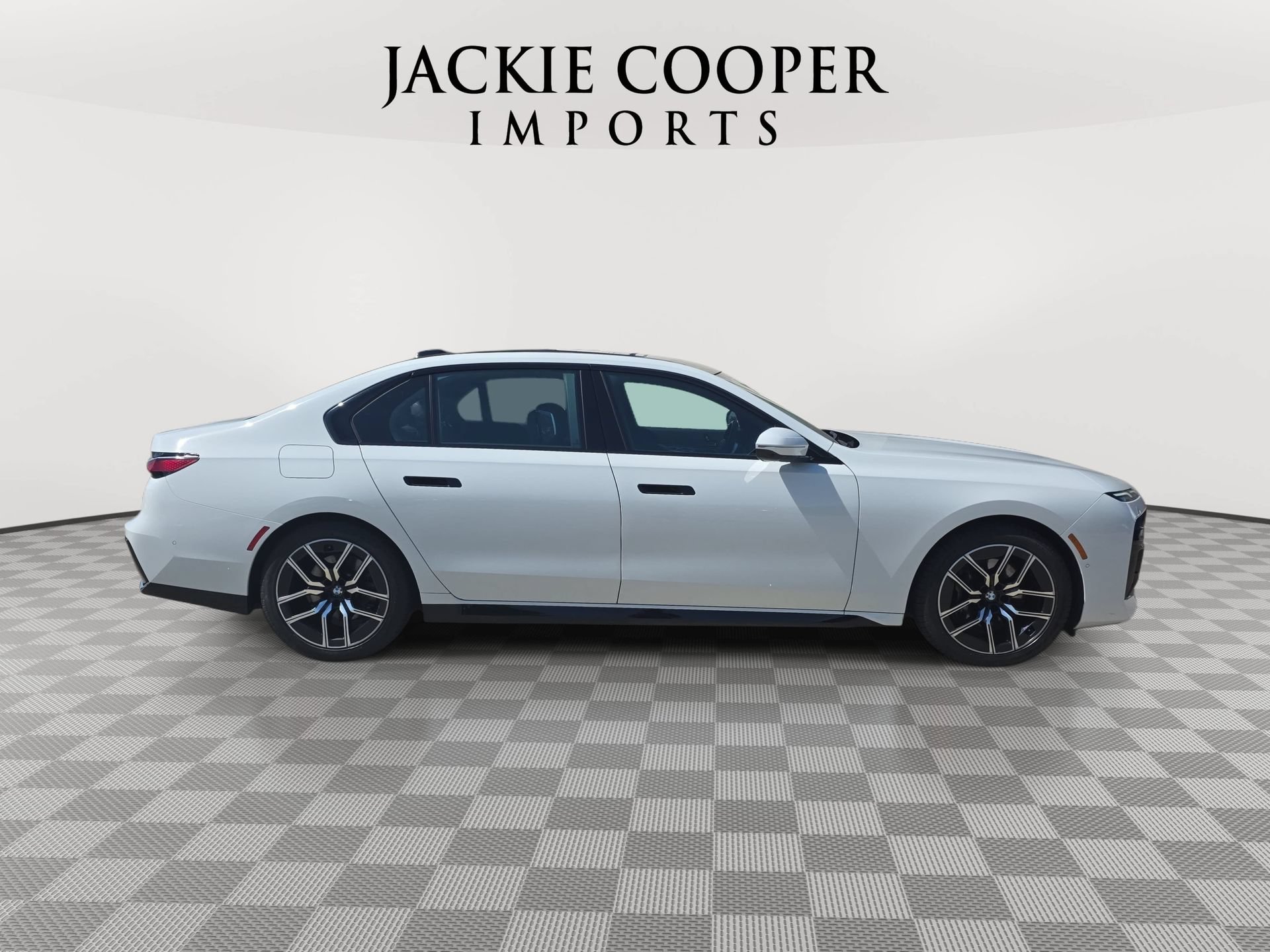 Used 2025 BMW 740i RWD image 4
