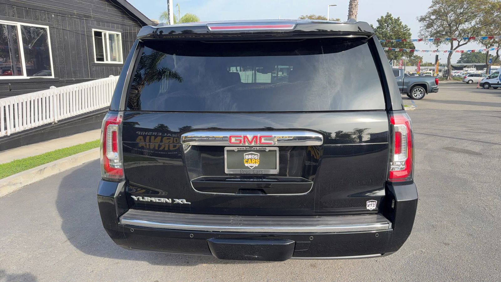 Used 2016 GMC Yukon XL Denali image 7