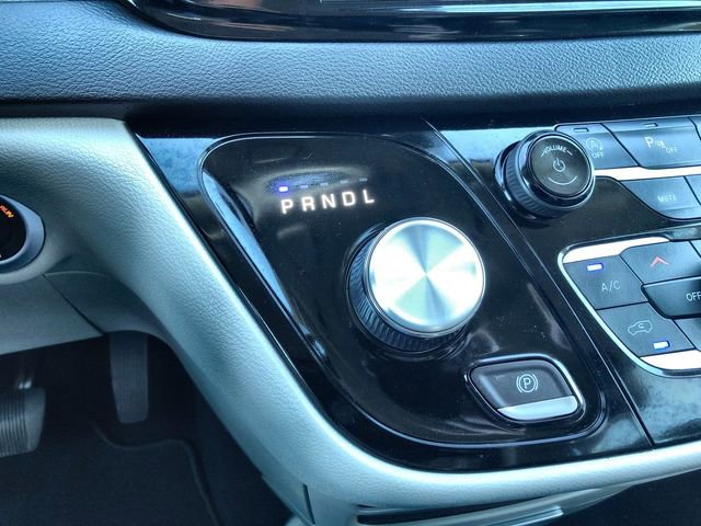 Used 2024 Chrysler Pacifica Touring-L image 19